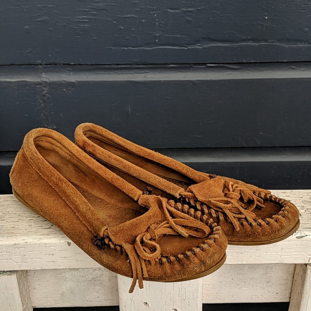 Minnetonka Fringe Moccasin, size 8